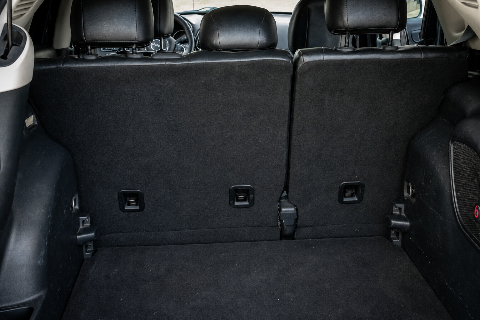 
								2018 Jeep Compass Altitude Sport Utility 4D full									