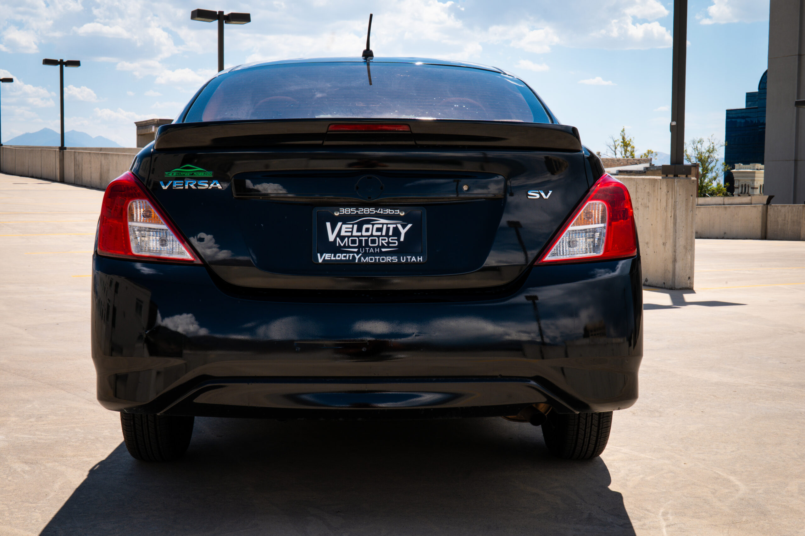 
								2017 Nissan Versa SV Sedan 4D full									