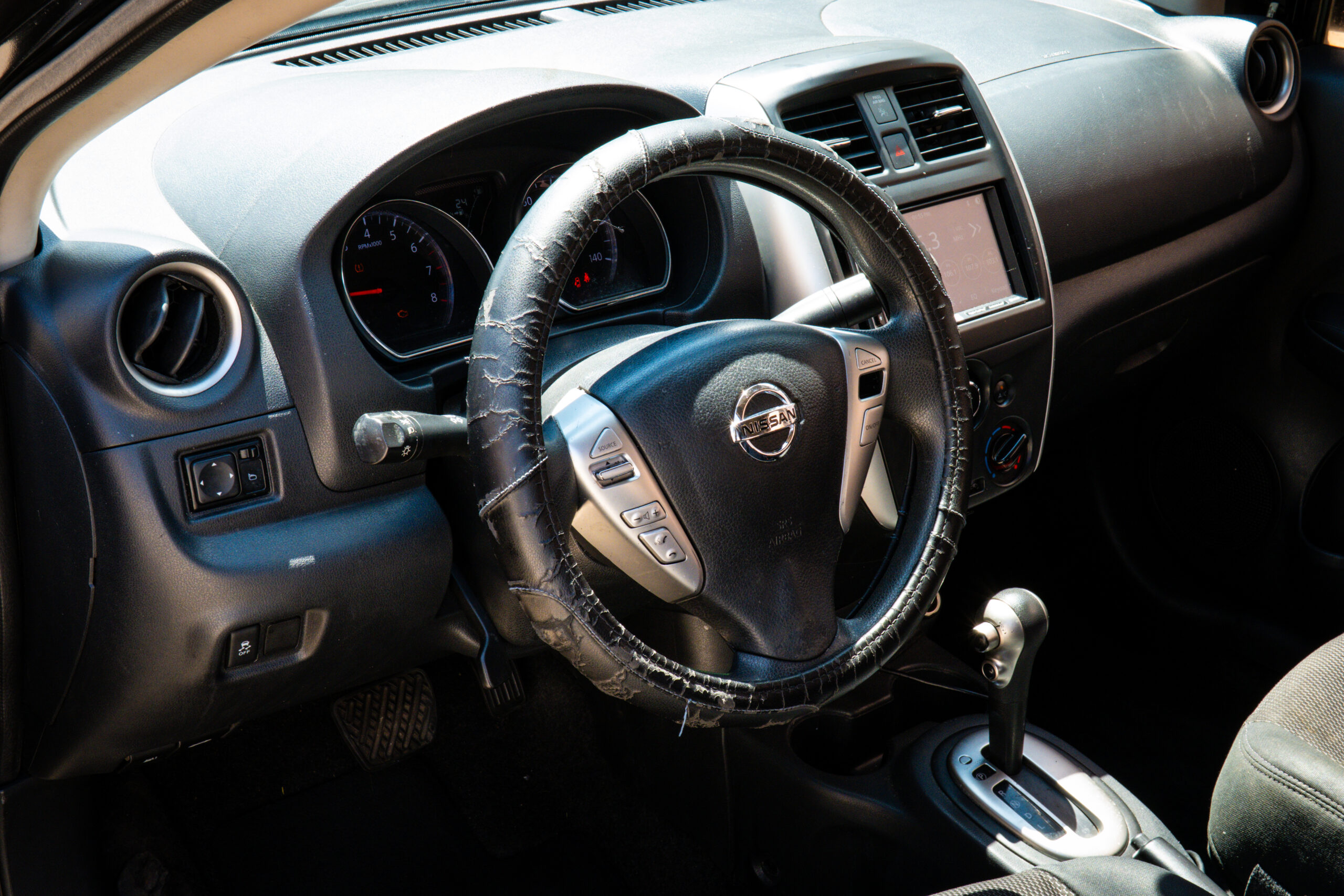 
								2017 Nissan Versa SV Sedan 4D full									
