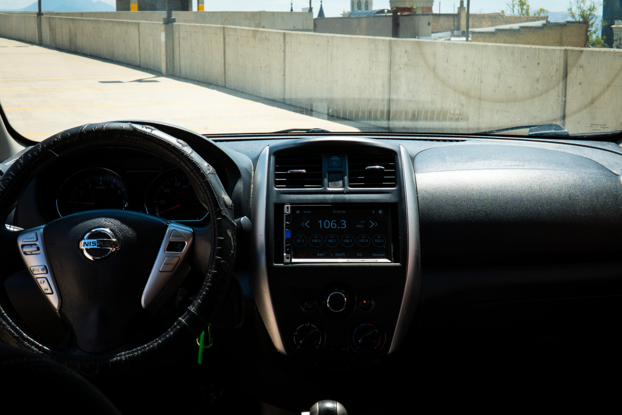 
								2017 Nissan Versa SV Sedan 4D full									