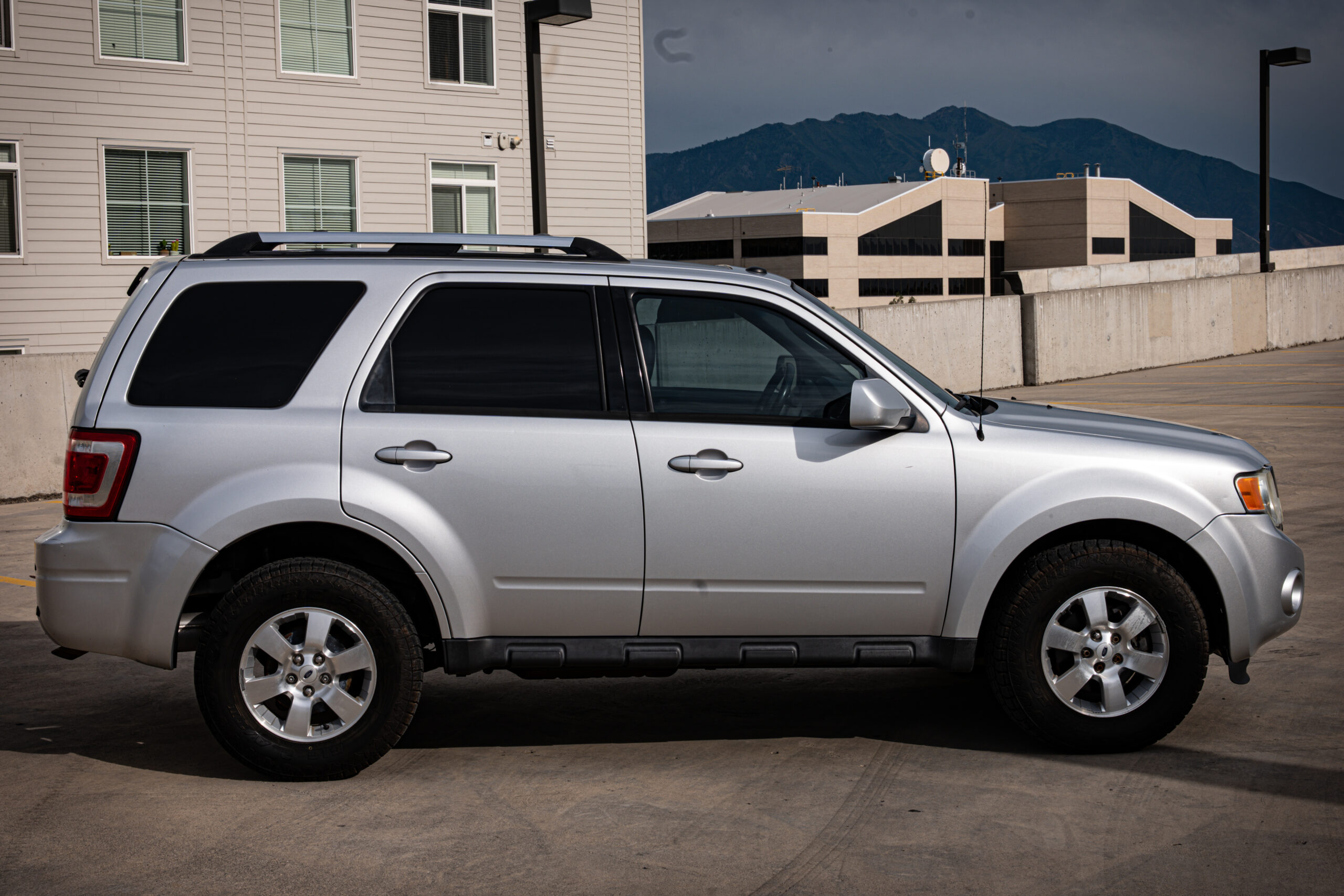 
								2010 Ford Escape Limited Sport Utility 4D full									