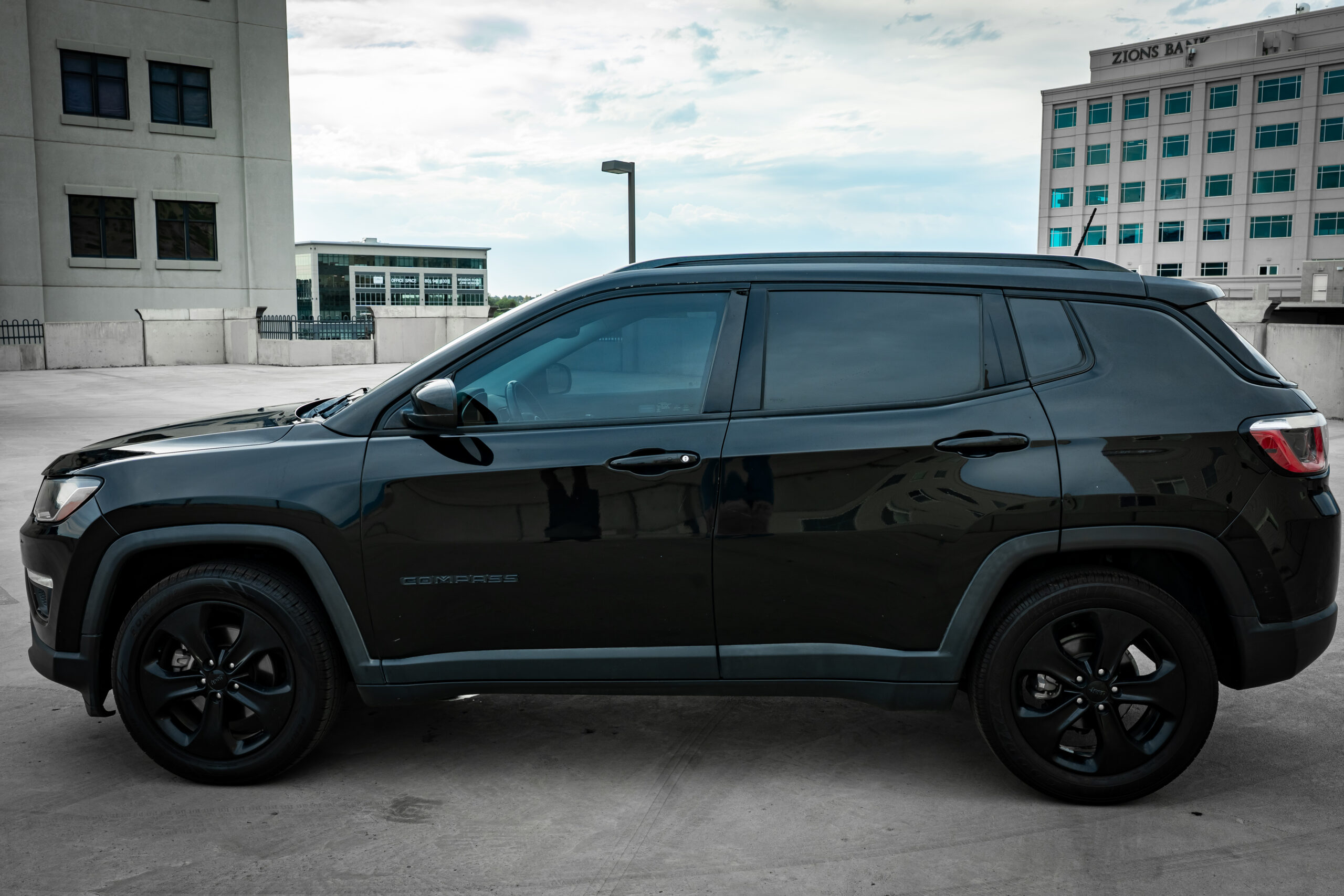 
								2018 Jeep Compass Altitude Sport Utility 4D full									