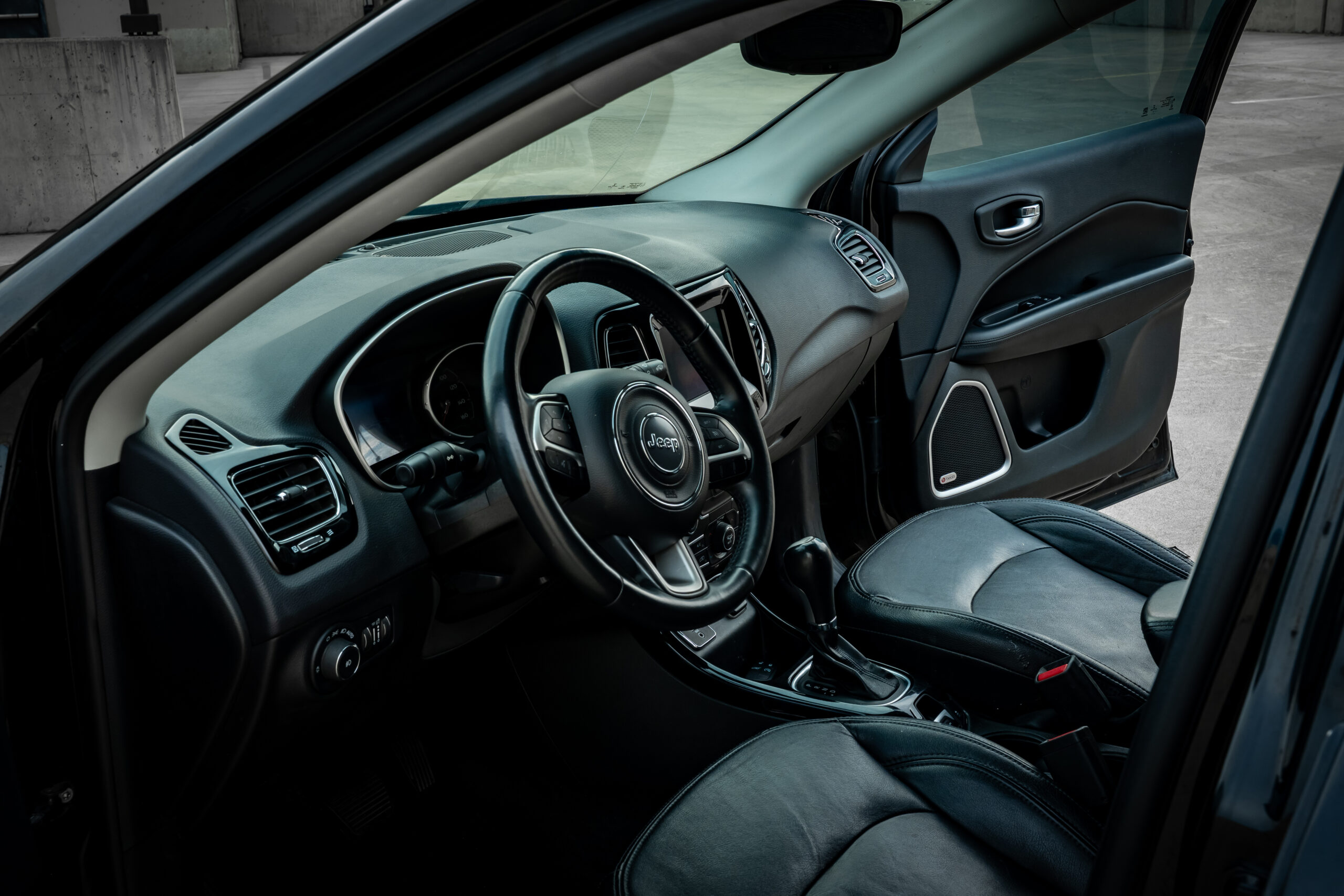 
								2018 Jeep Compass Altitude Sport Utility 4D full									