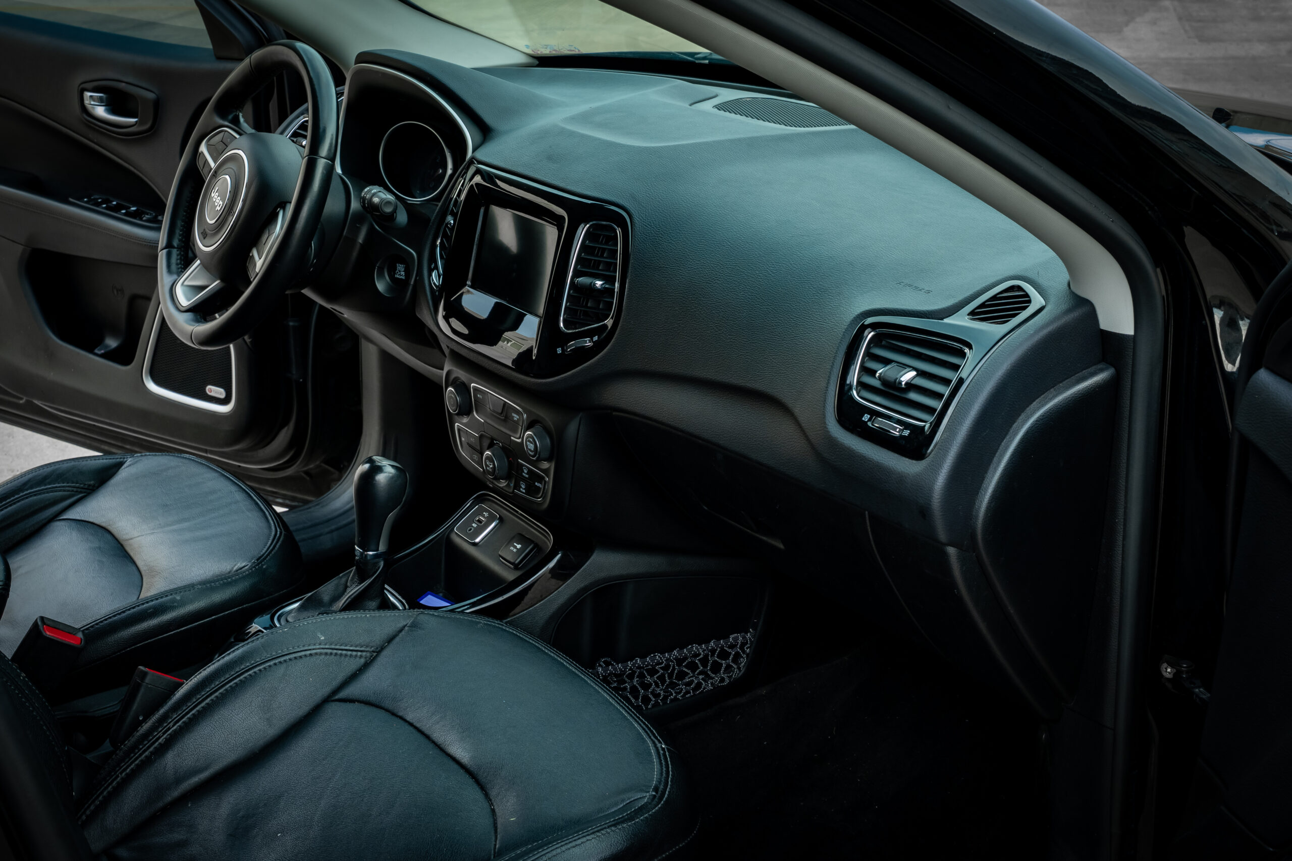 
								2018 Jeep Compass Altitude Sport Utility 4D full									