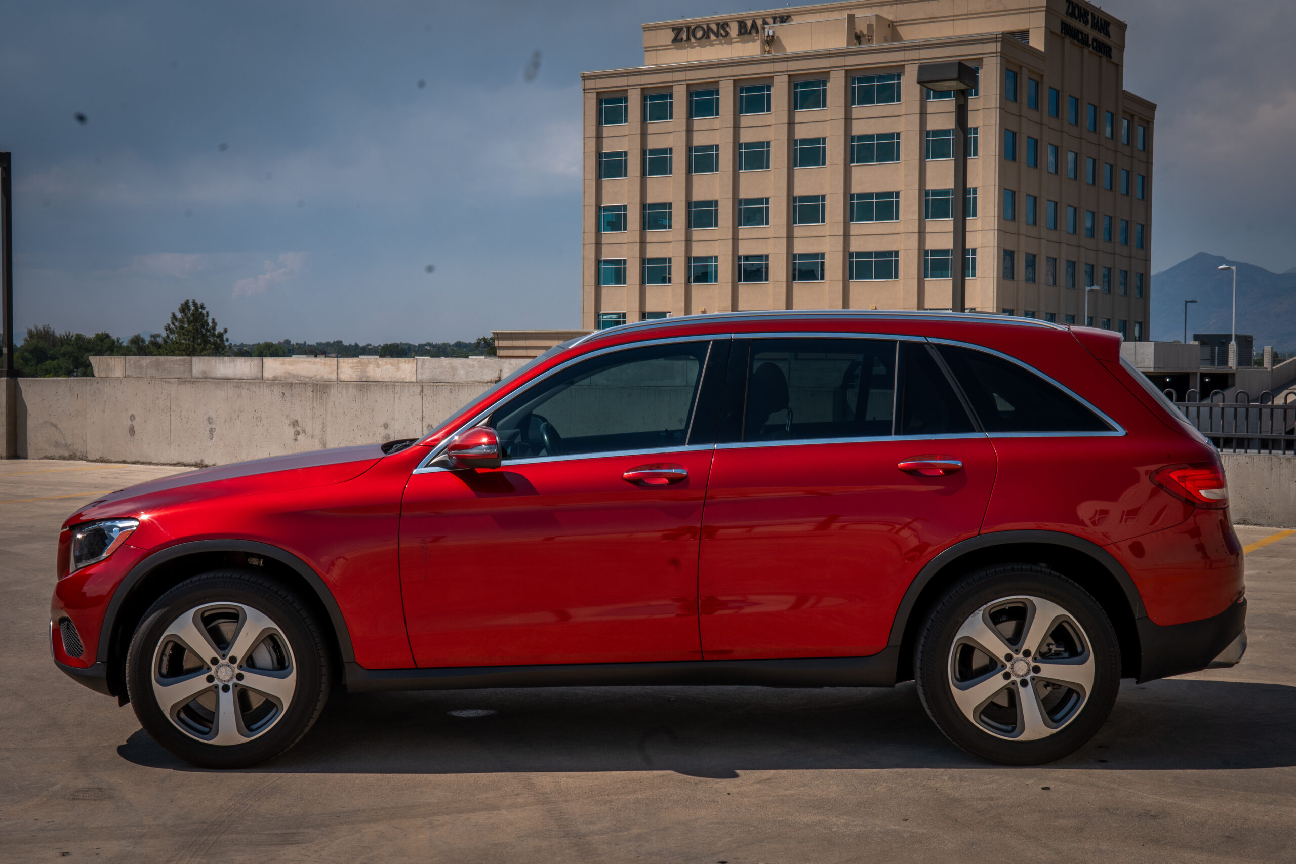 
								2016 Mercedes-Benz GLC GLC 300 Sport Utility 4D full									