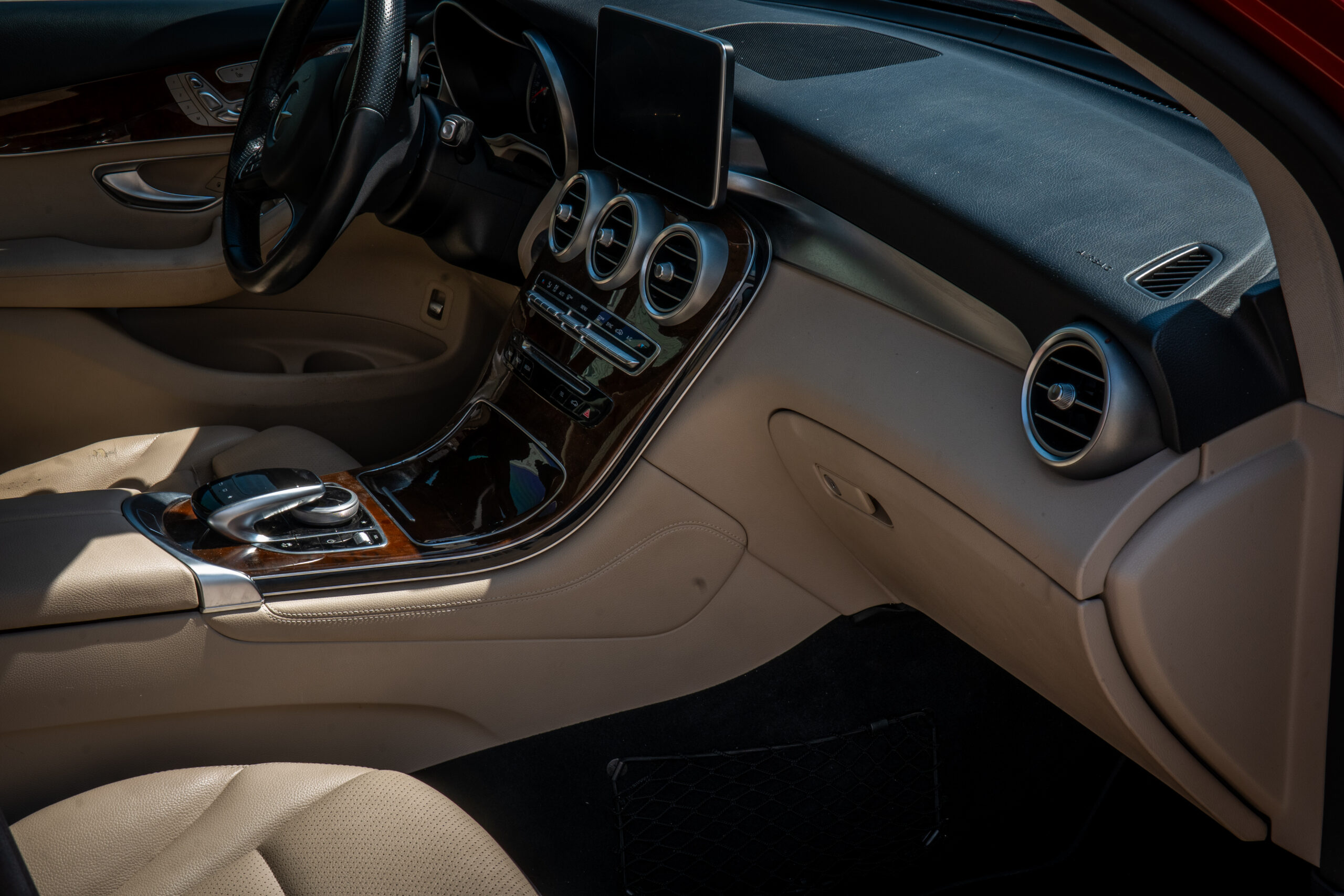 
								2016 Mercedes-Benz GLC GLC 300 Sport Utility 4D full									